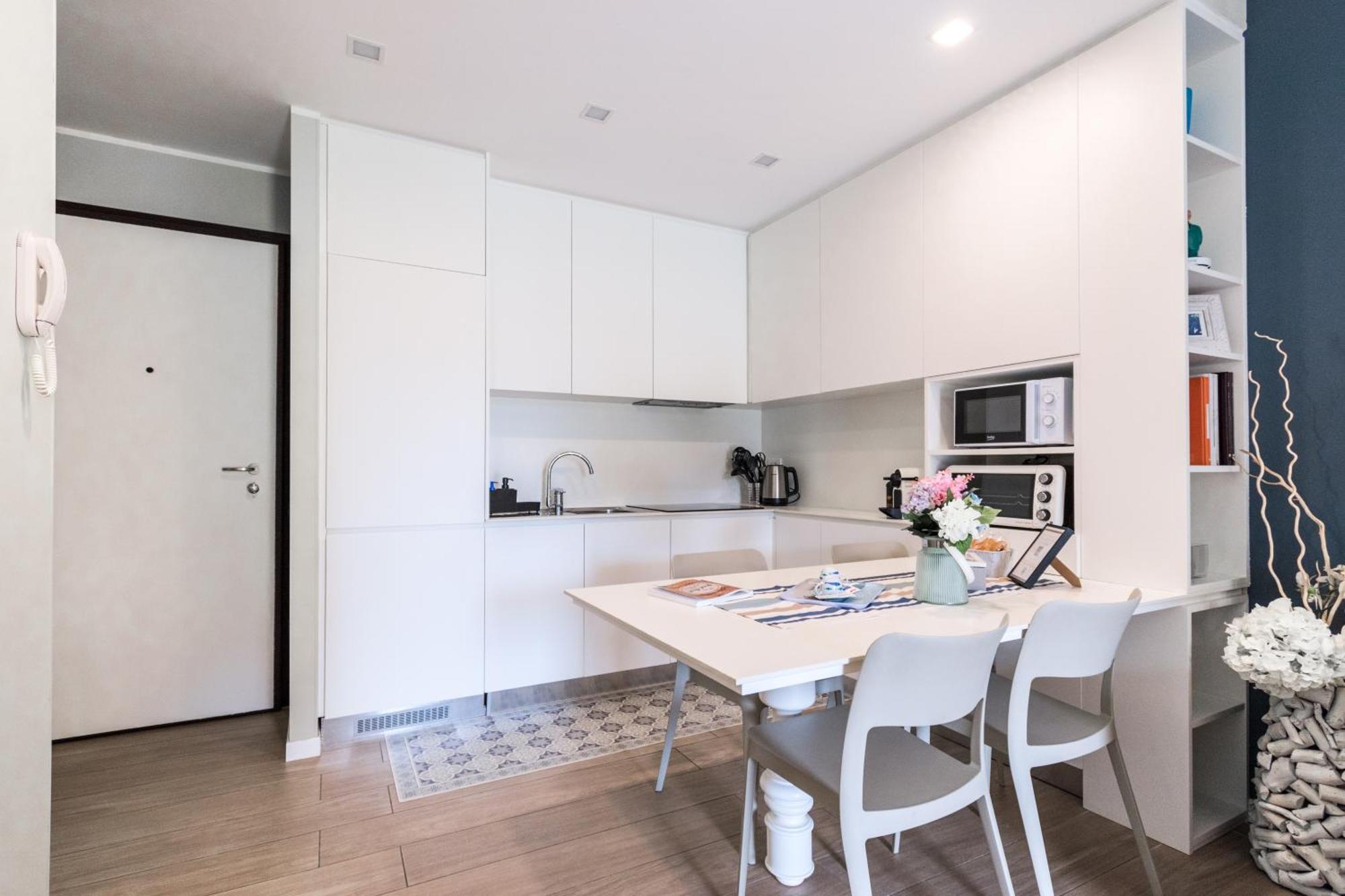 Elegante Con Piscina - Wi-fi & Box Privato Apartment *