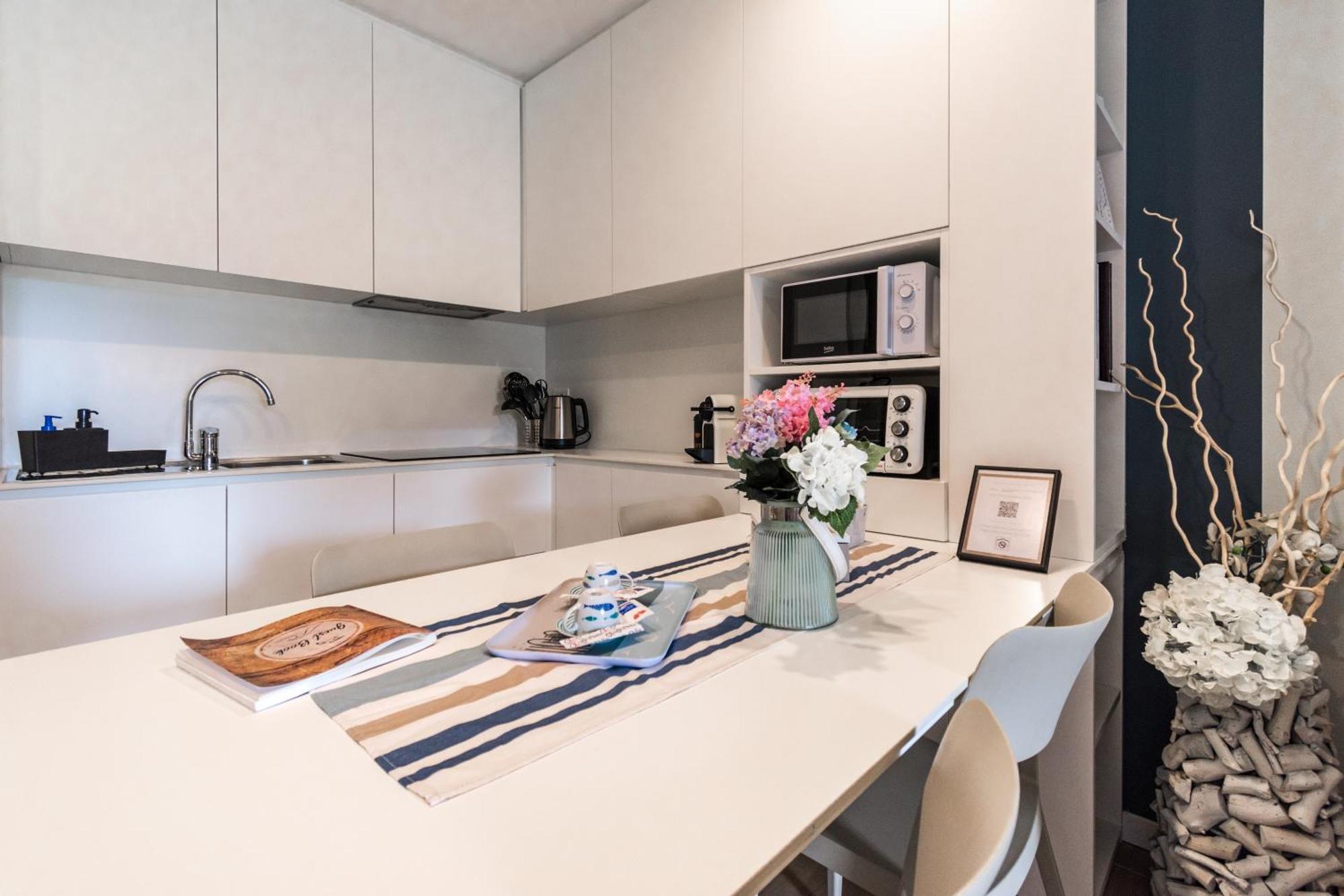 Elegante Con Piscina - Wi-fi & Box Privato *